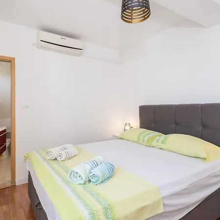 Sandra Privater Pool Holiday home Pisak