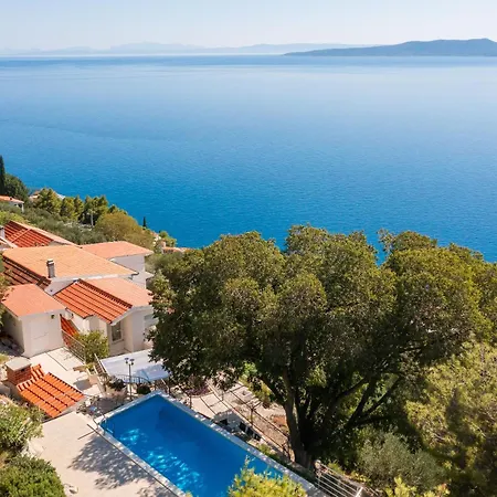 Holiday home Sandra Privater Pool Pisak